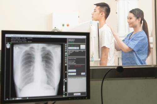 Зачем делать рентген грудной клетки: причины назначения врачом данной процедуры
