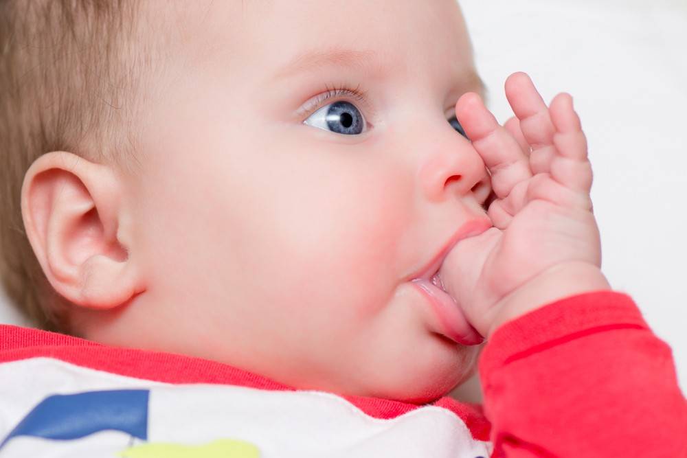 Как отучить ребёнка сосать пальцы??? - болталка для мамочек малышей до двух лет - страна мам