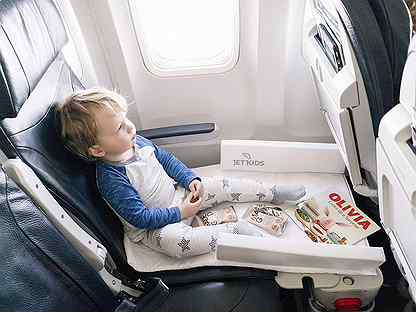 Что взять ребенку в самолет: список необходимых вещей