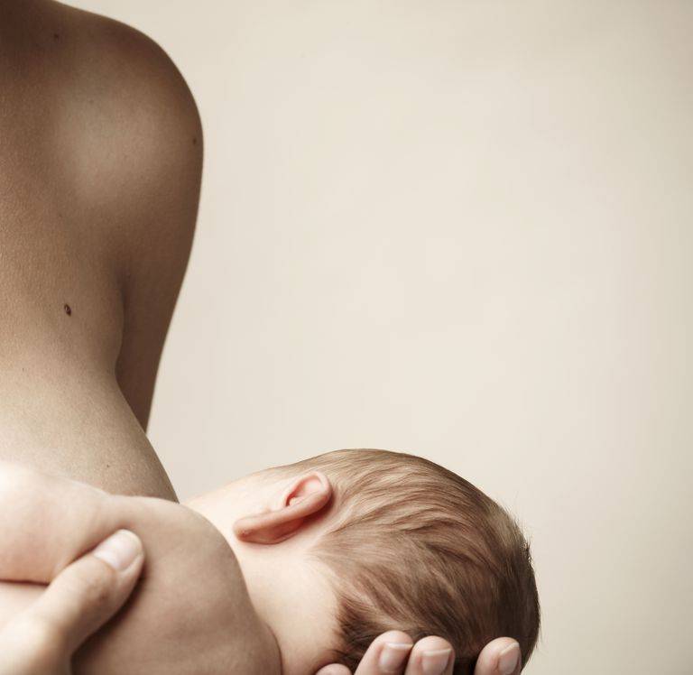 Как ухаживать за грудью во время кормления новорожденного ребенка