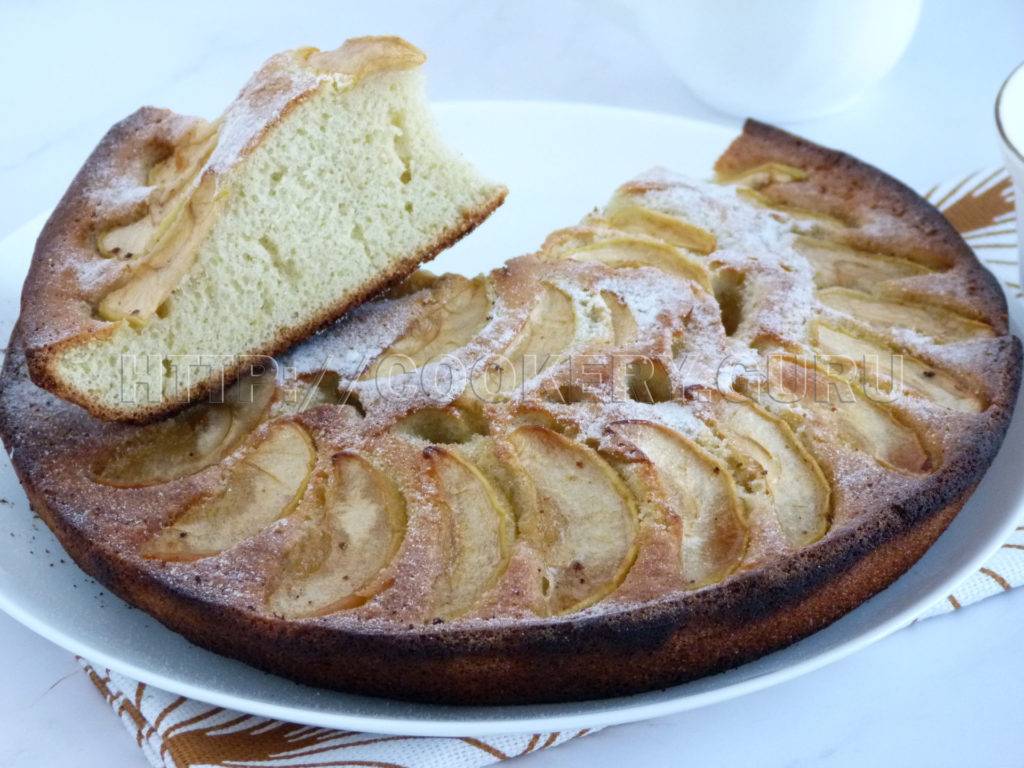Полезные рецепты из яблок для кормящих мам: шарлотка, компот, запеченные