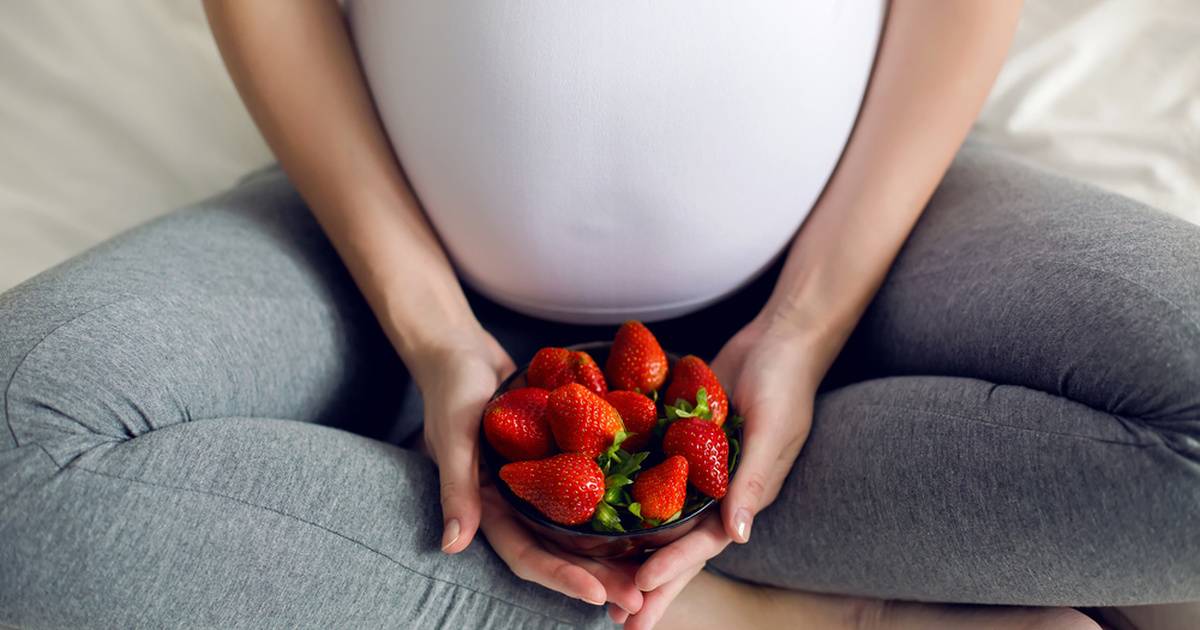 Чернослив при беременности: вред и польза