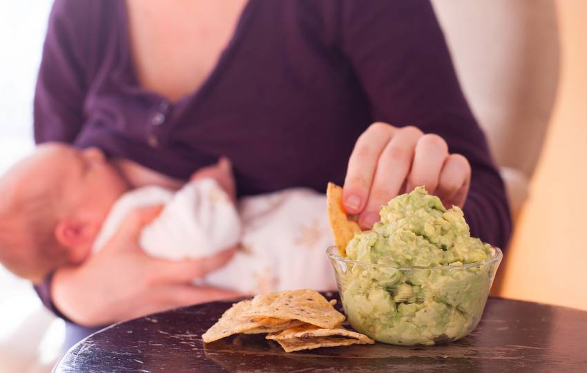 Можно ли киви при грудном вскармливании кормящей маме в первый месяц?