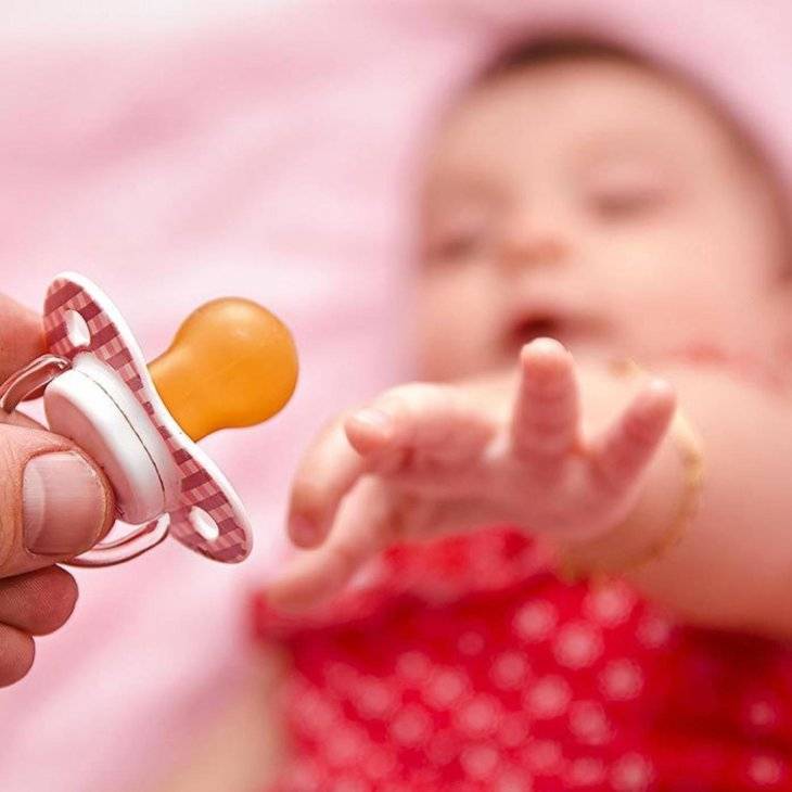 Можно ли давать соску новорожденному: советы педиатра