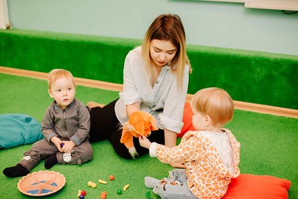 Развивающие игры для детей от 1 года до 2 лет: занятия дома с мамой, упражнения | konstruktor-diety.ru