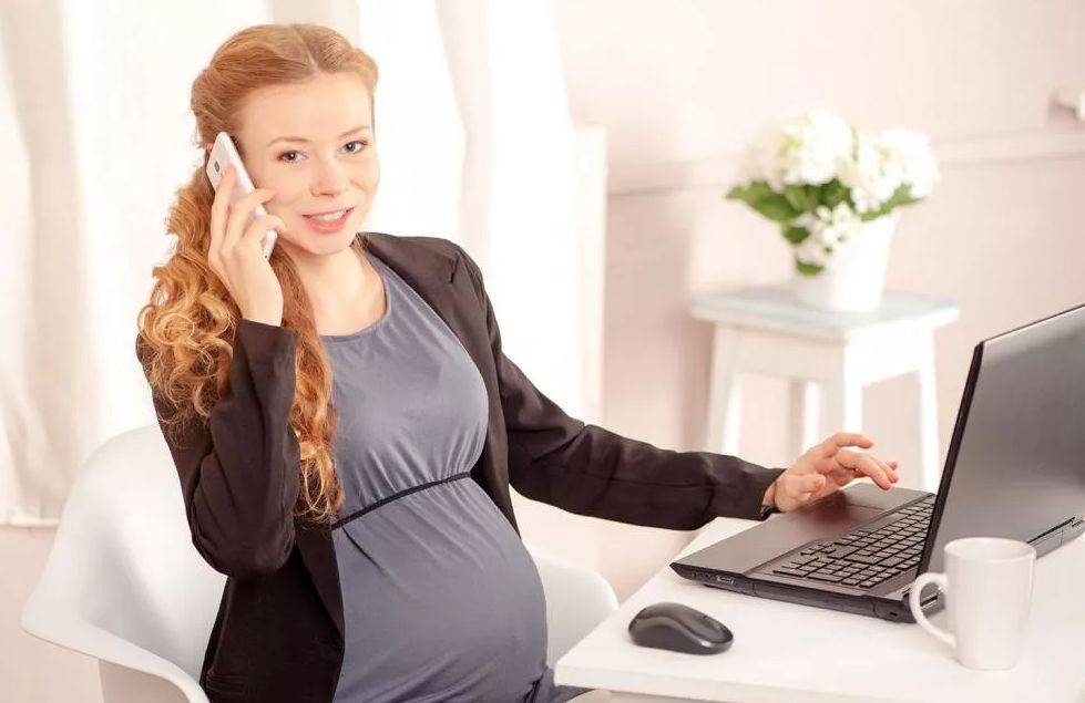 Отпуск перед декретным отпуском и больничным по беременности и родам: согласно трудовому кодексу положен ли, возможен ли авансом, образец насписания заявления