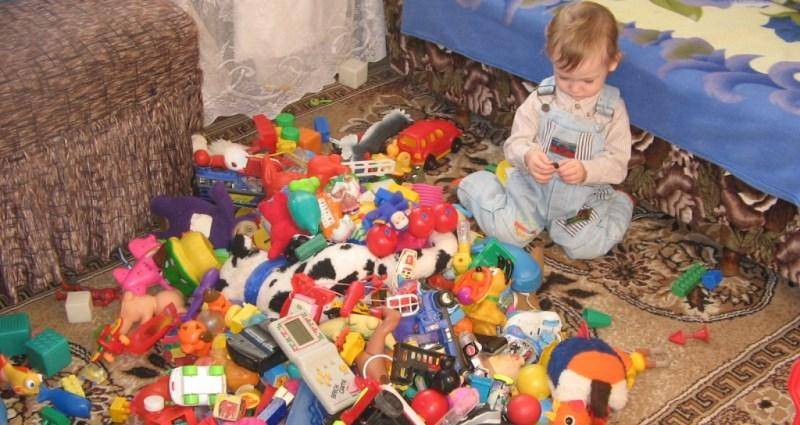 Почему ребенок ломает свои игрушки: что делать, советы