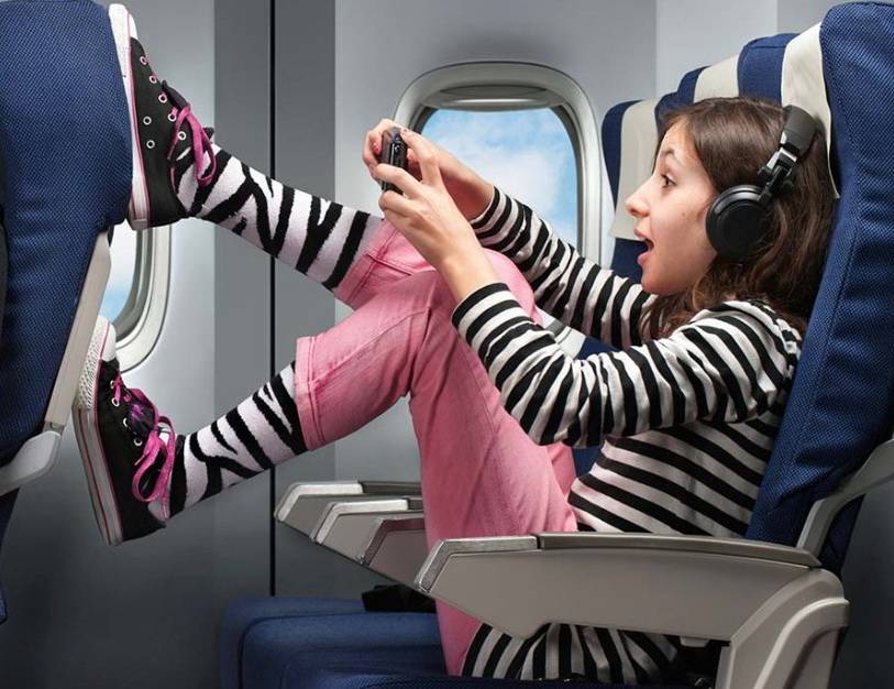 Перелет в самолете с ребенком: советы, подготовка и правила поведения