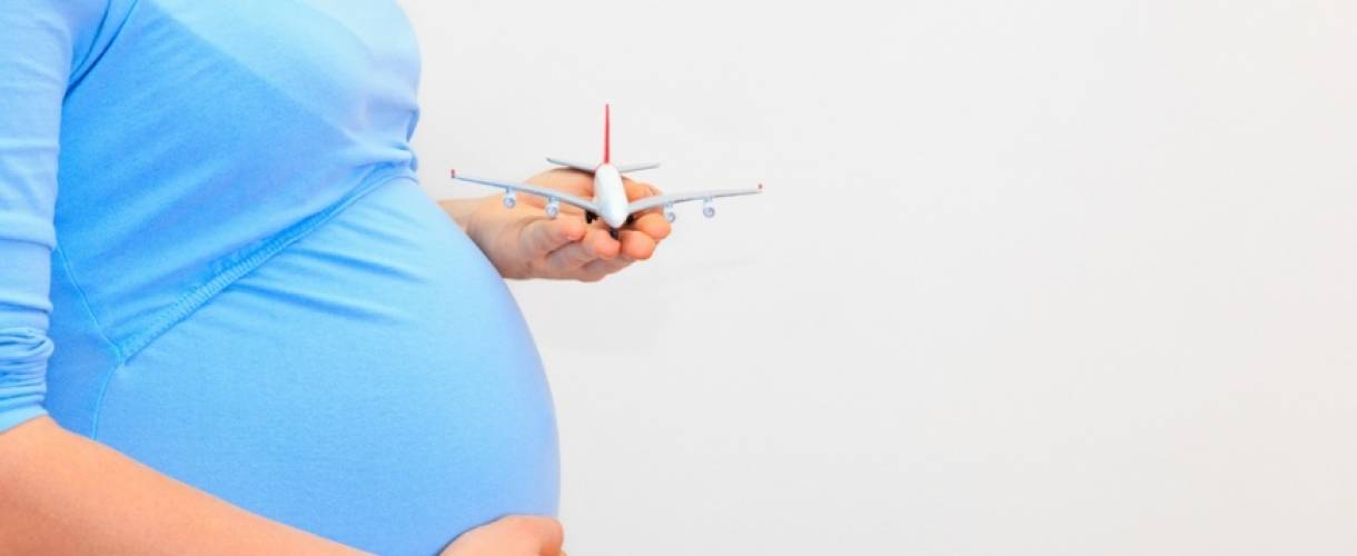 Перелеты во время беременности: на каких сроках можно и нельзя летать