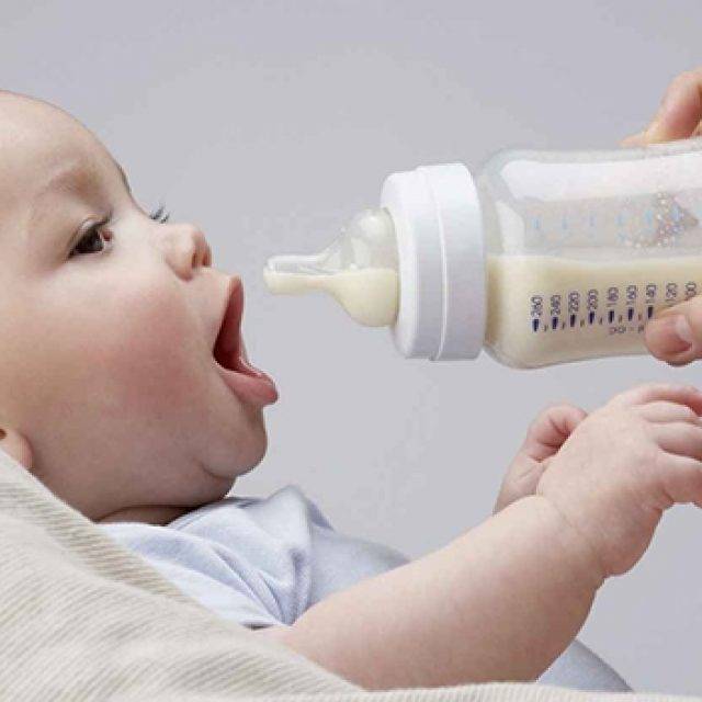 С какого возраста можно давать молоко детям: чем заменить