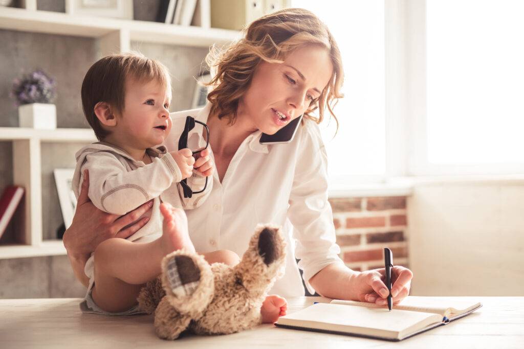 Как развиваться  маме в декрете: полезные советы и ссылки от эксперта