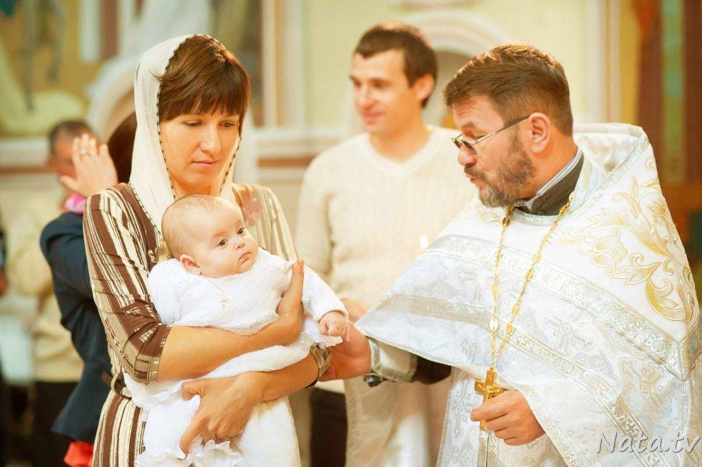 Допустимо ли крестить ребенка только с одним крестным? что нужно знать родителям о крестинах мальчика и девочки: приметы, правила крещения в православной церкви и рекомендации.