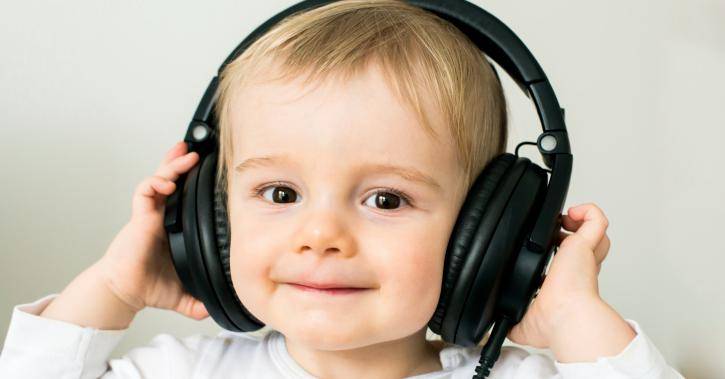 Чем полезны аудиосказки для детей