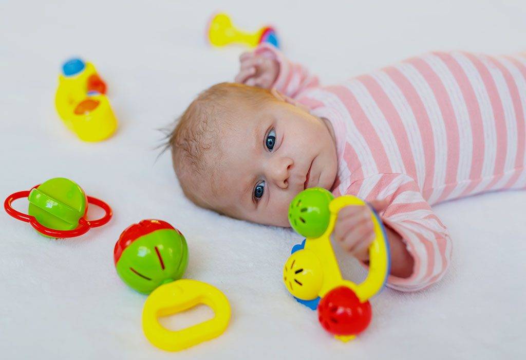 Детские погремушки: как выбрать лучшую модель для новорожденных правильно