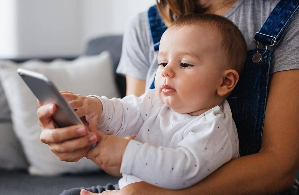 Влияние телевизора, телефона, планшета, компьютера и других гаджетов на здоровье ребёнка