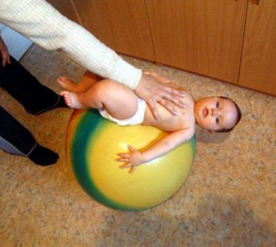 Упражнения при гипотонусе ног для ребенка 1 года