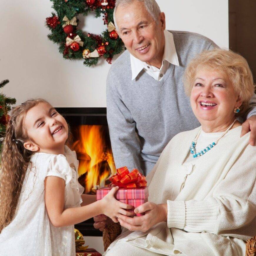 Что подарить бабушке на новый год? оригинальные подарки от внучки, лучшие новогодние презенты пожилой женщине, идеи самодельных подарков