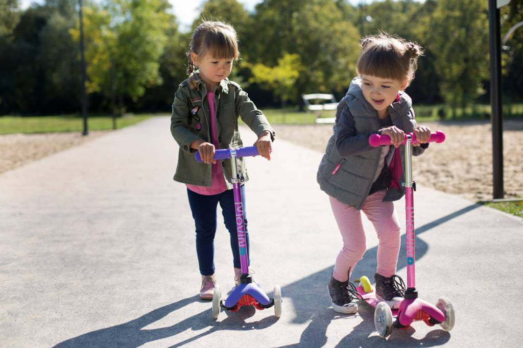 Самокат для детей от 6 лет: как выбрать модель для девочки и мальчика? рейтинг моделей с большими колесами и обзор трехколесных самокатов