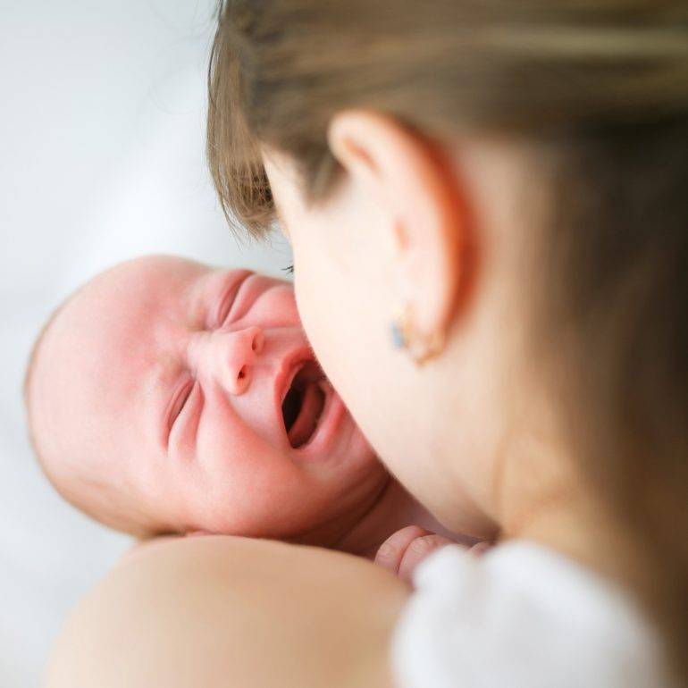 Почему грудничок плачет - причины плача ребенка - причины, диагностика и лечение