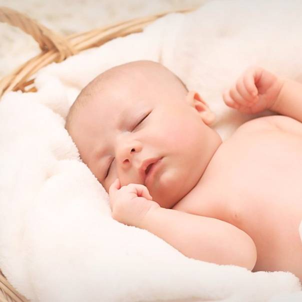 Почему ребенок спит с приоткрытыми глазами: сон детей с открытыми глазами - мнение комаровского