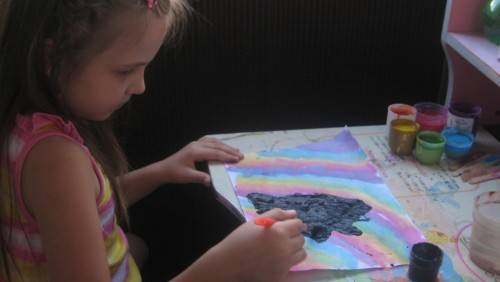 Ребенок рисует черным цветом: что это значит