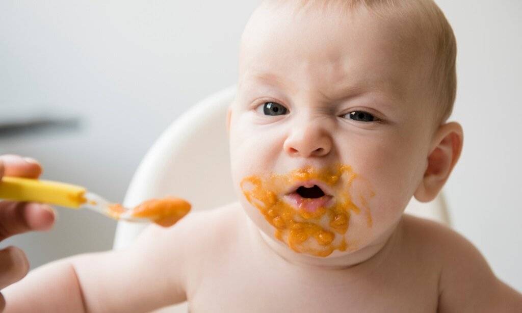 Что делать если ребенок отказывается от прикорма (не ест кашу), и не хочет кушать с ложки