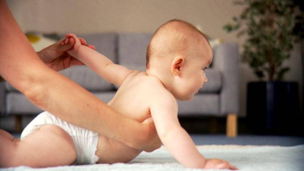 Ребенок не сидит в 7 месяцев: причины и рекомендации доктора Комаровского