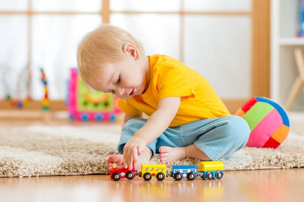 Как научить ребенка играть самостоятельно в 2-4 года: полезные советы, примеры игр