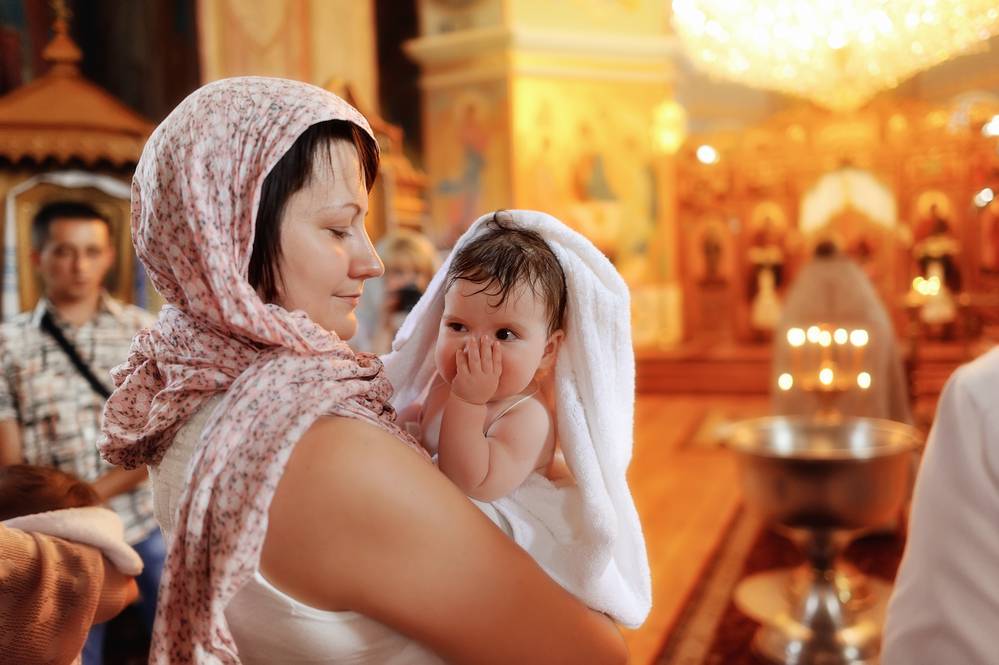 Крестные родители или что нужно знать о крещении детей?