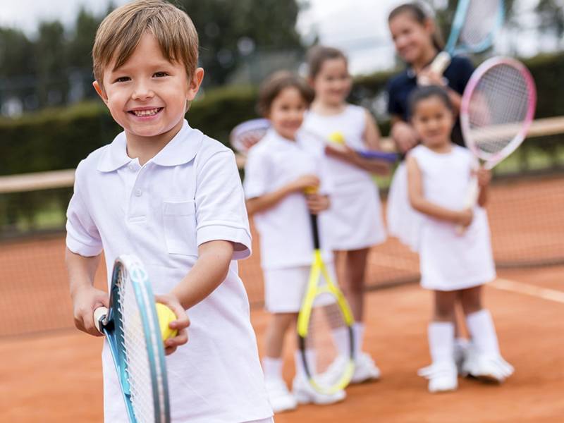 Ракетку в руки. сколько стоит отдать ребенка в теннис?