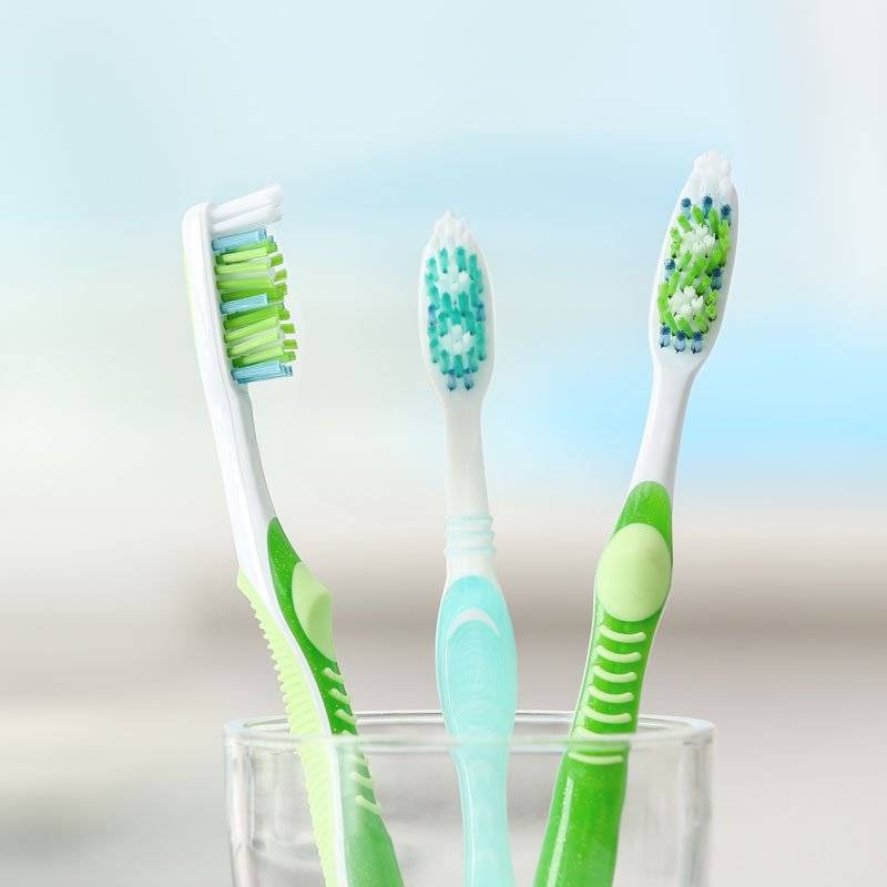 Когда начинать и чем чистить зубы ребенку?