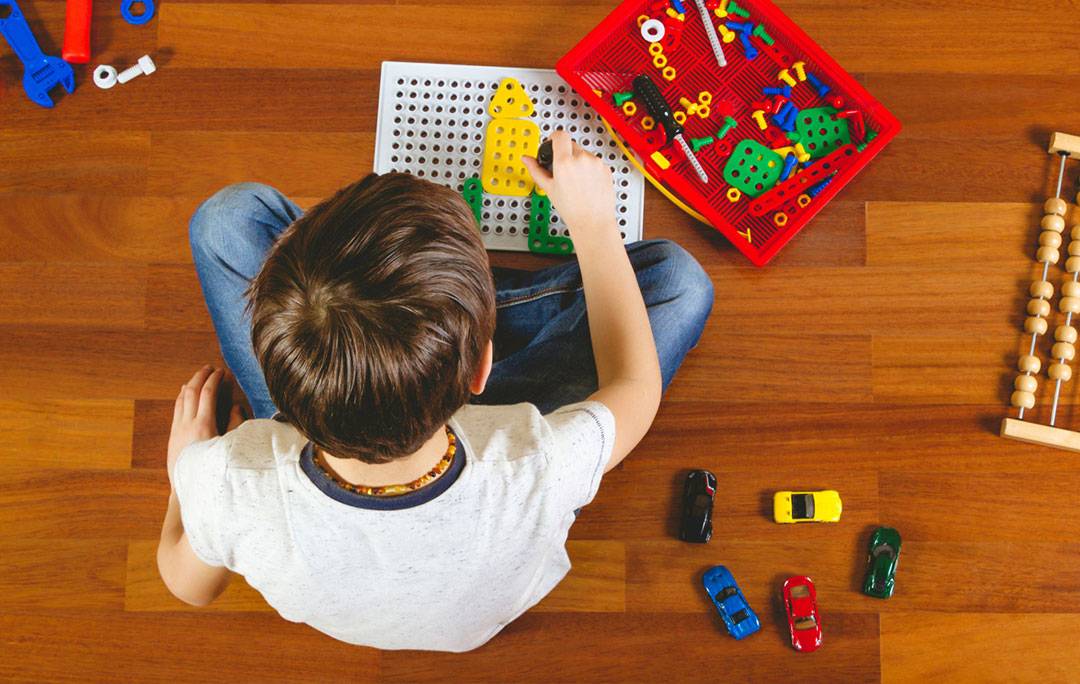 Как научить малыша играться самостоятельно. как приучить ребенка самостоятельно играть: подбор увлекательных игрушек и организация игрового пространства