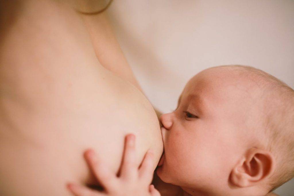 Почему кормление грудью важно для младенца. уникальный состав женского молока