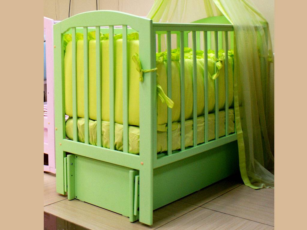 Краска для детской кроватки: выбор и нанесение