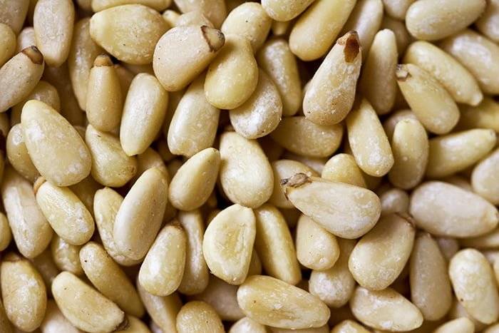 Можно ли кедровые орехи при грудном вскармливании: когда и сколько