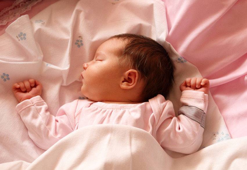 Каких врачей проходят в месяц новорожденные – осмотр грудничка в 1 месяц