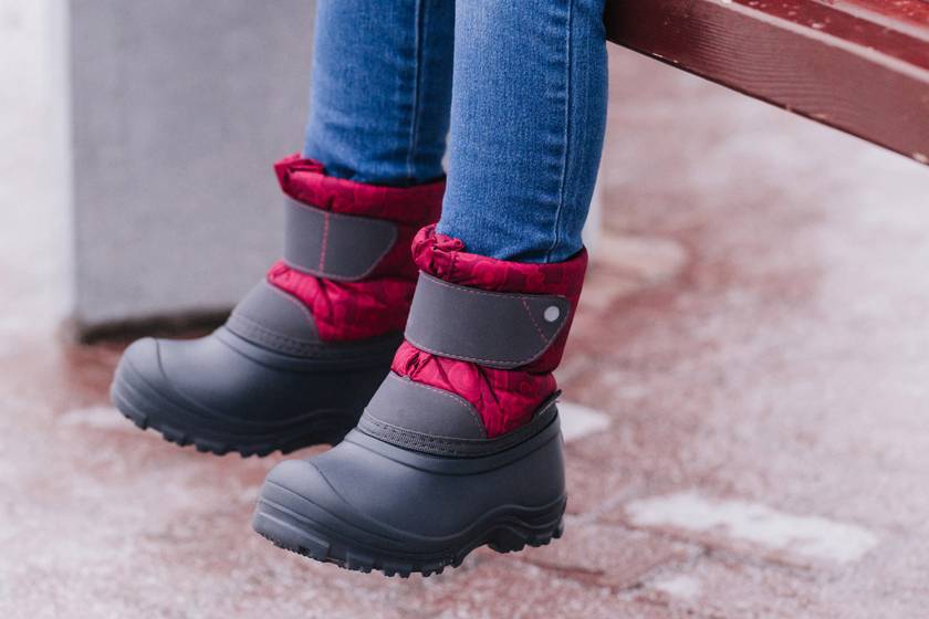 Как выбрать зимнюю обувь ребенку: топ 10 лучших производителей
