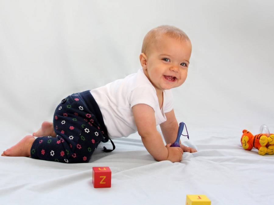 Ребенку 5 месяцев: развитие, вес и рост, питание мальчика и девочки (видео)