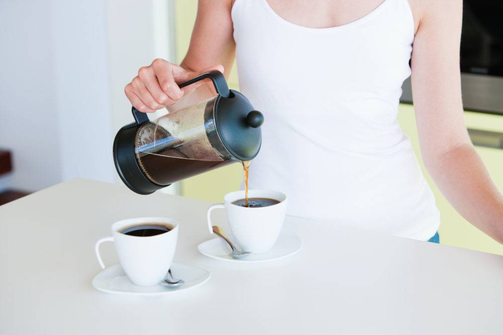 Мама кормит грудью, при этом пьёт кофе - это плохо? можно ли кормящим кофе – так ли безопасен напиток на самом деле? - автор екатерина данилова - журнал женское мнение