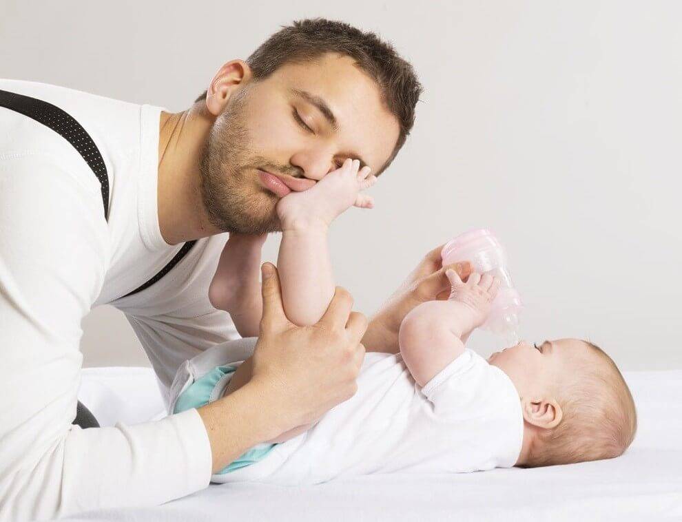 Как привлечь новоиспеченного отца к уходу за младенцем?