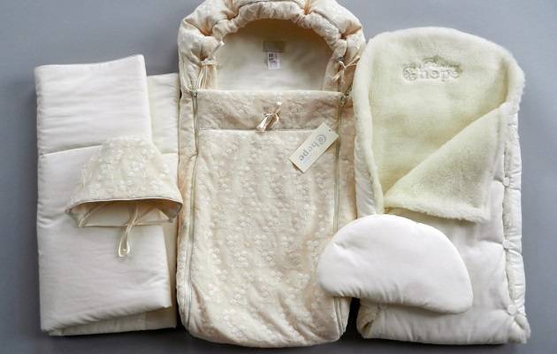 Как одеть новорожденного на выписку из роддома зимой и осенью