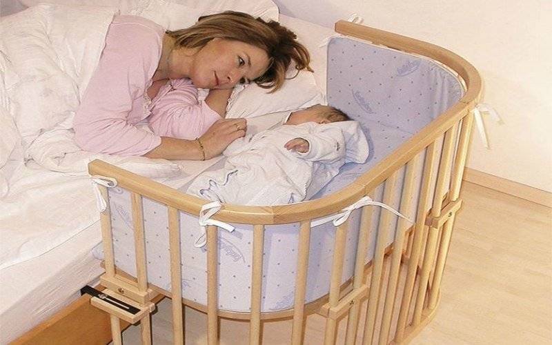 Нужно ли будить новорожденного для кормления ночью и днем?