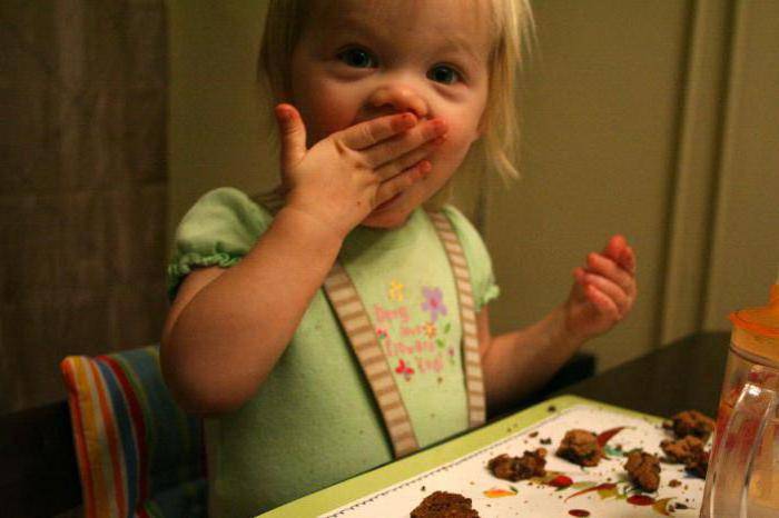 Как приучить ребенка к твердой пище