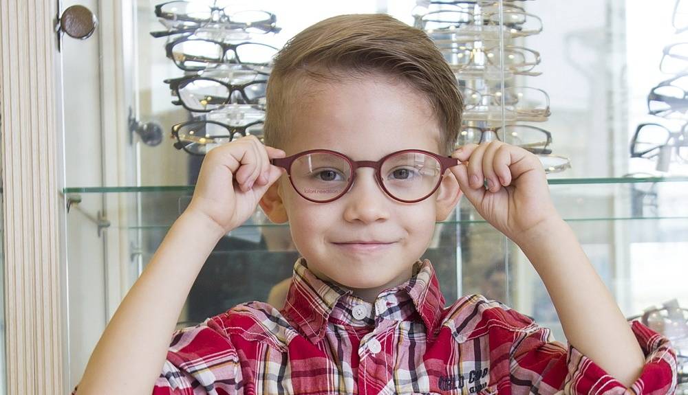 Как выбрать лучшие солнцезащитные очки для детей в 2021 году