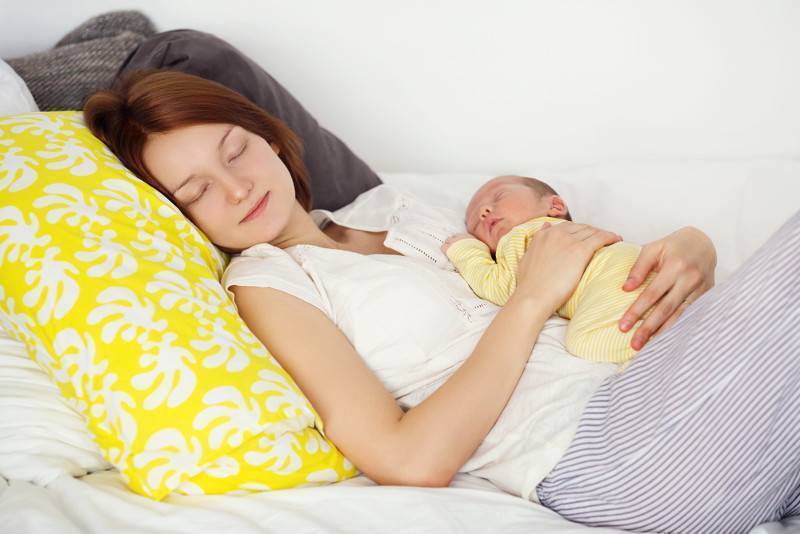 Нужно ли будить новорожденного для кормления комаровский. нужно ли будить. когда нужно будить новорождённого
