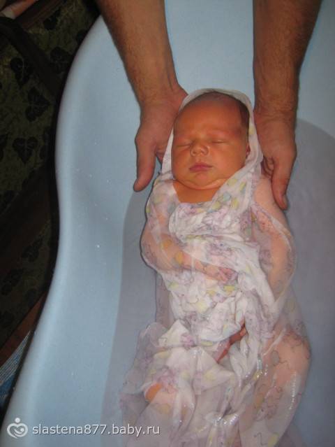 Комаровский - купание новорожденного: первое правильное купание младенца дома после роддома