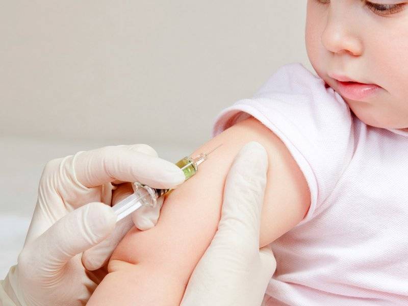 Какие из прививок ставят новорожденным в роддоме: календарь вакцинации, все “за” и “против”