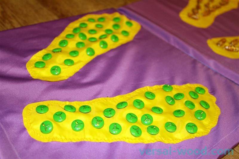 Массажный коврик своими руками для лучшего кровообращения и предотвращения плоскостопия у детей (инструкция и фото-описание)