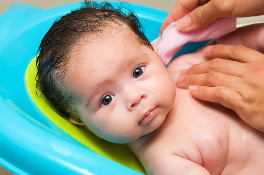Как часто мыть голову новорожденному ребенку