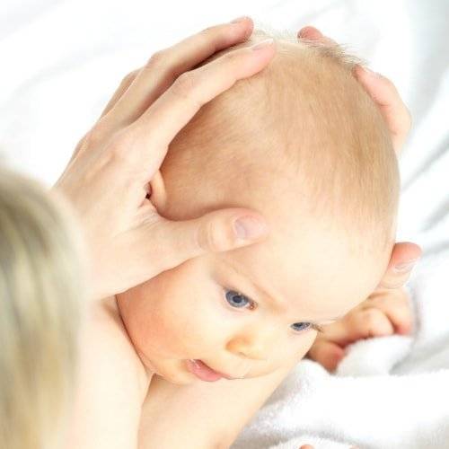 Маленький родничок у новорожденного — причины и последствия